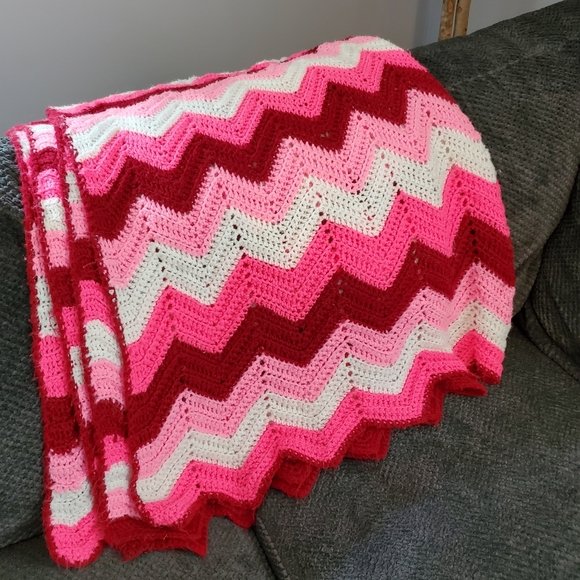 Vintage handmade chevron crochet throw afghan pink maroon where zig zag - Picture 3 of 4